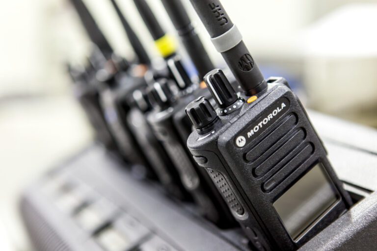 O que significa a sigla HT no rádio?