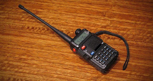 Como descobrir a frequência de um rádio comunicador?