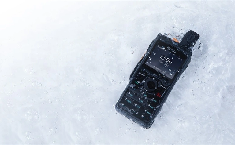 Cobertura Nacional vs. Local: Quando Migrar do Rádio Convencional (RF) para o Rádio PoC?